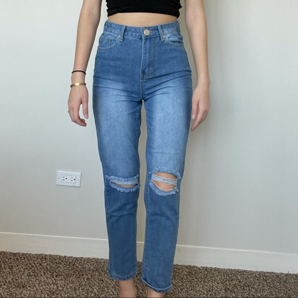 Butt-Rip Jeans - Picture 3 of 3